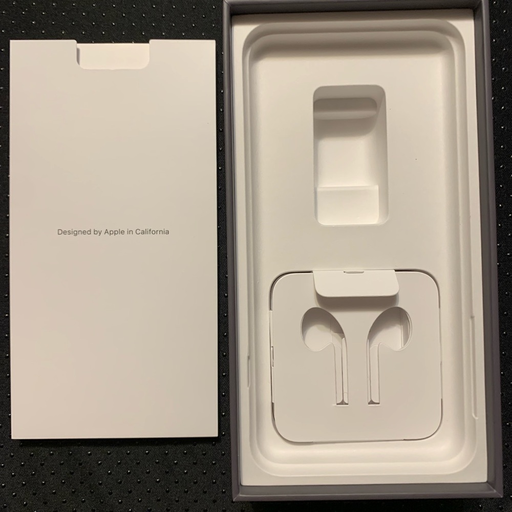 IPhone 8 Plus Box - Picture 3 of 6